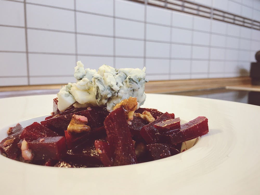 Beetroot salad with walnuts and bluecheese